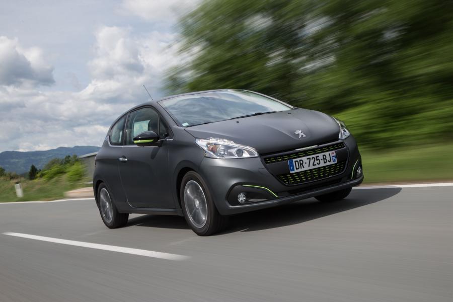  Peugeot 208 3-Door 2015 года  (фото 2 из 15)